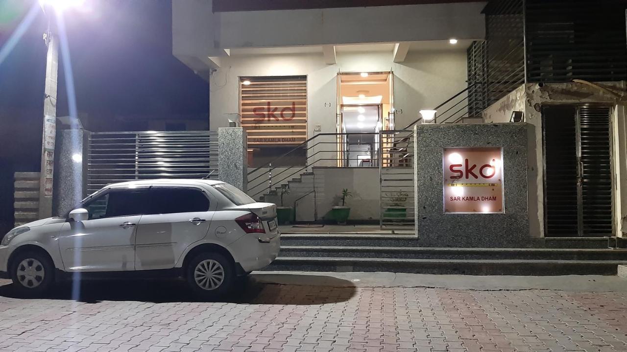 Hotel Sar Kamla Dham Skd Vrindavan Fully Vaccinated Staff Exterior foto