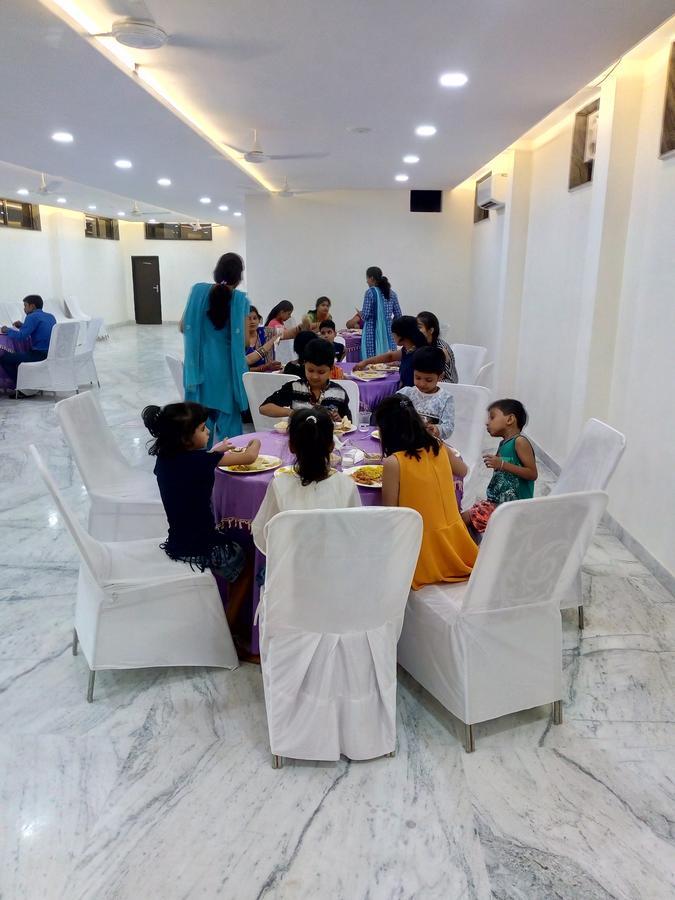 Hotel Sar Kamla Dham Skd Vrindavan Fully Vaccinated Staff Exterior foto