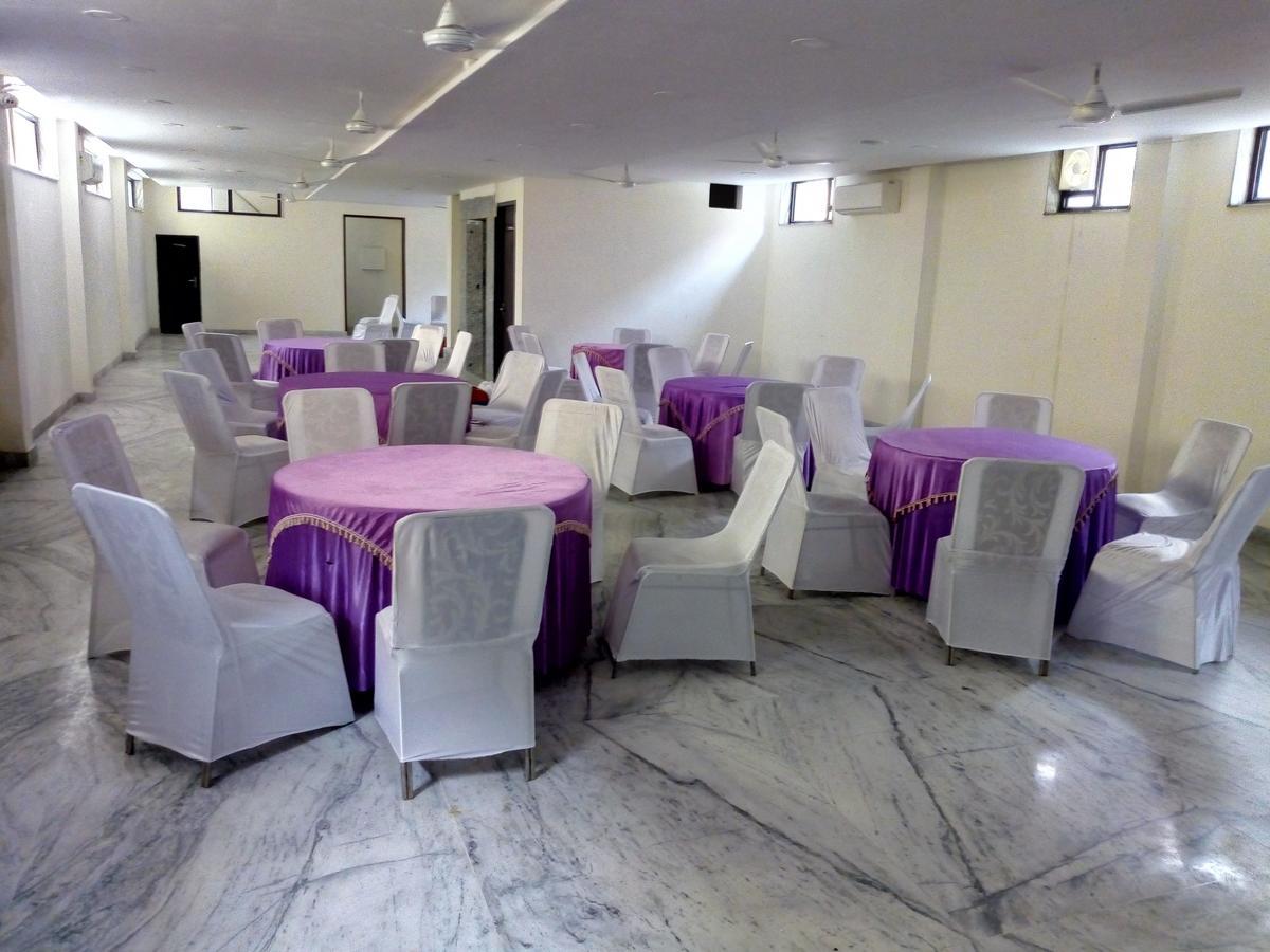 Hotel Sar Kamla Dham Skd Vrindavan Fully Vaccinated Staff Exterior foto
