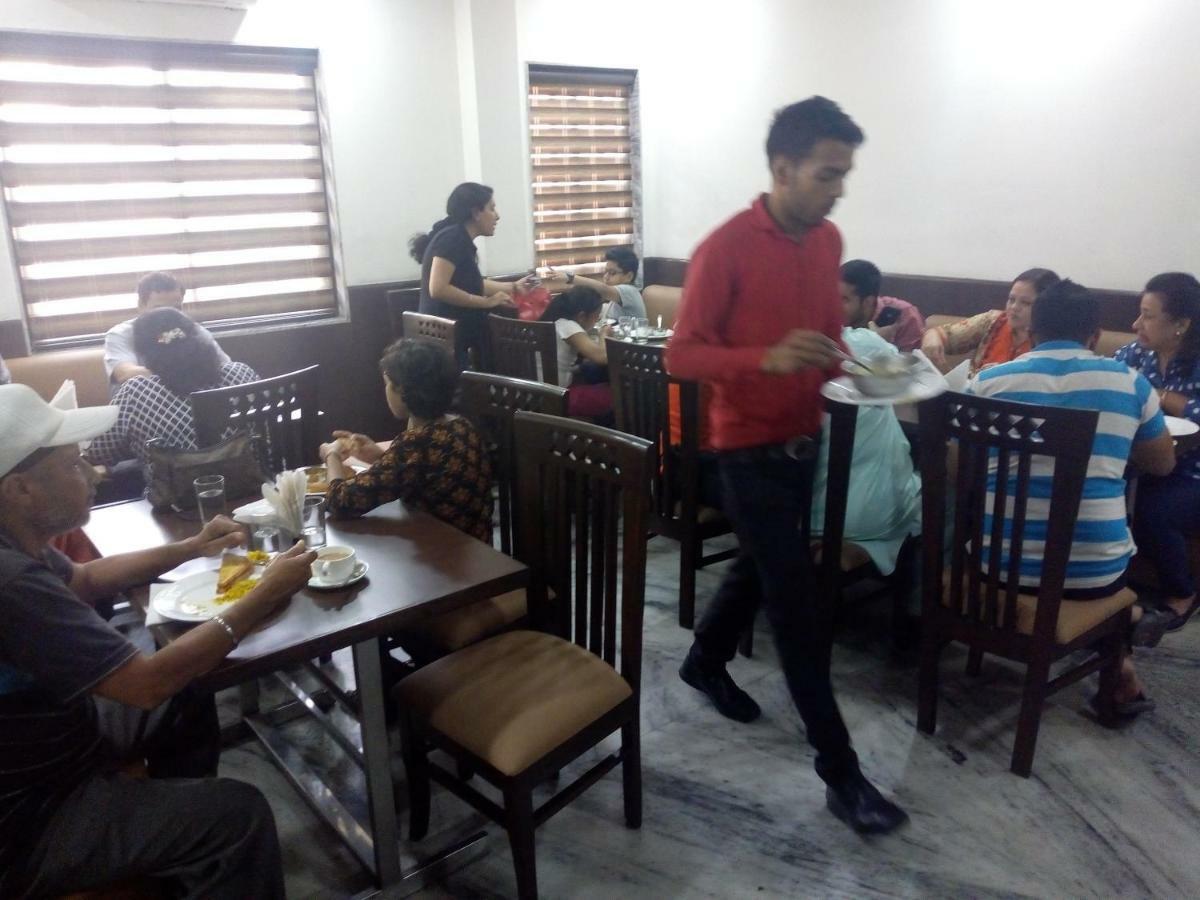Hotel Sar Kamla Dham Skd Vrindavan Fully Vaccinated Staff Exterior foto