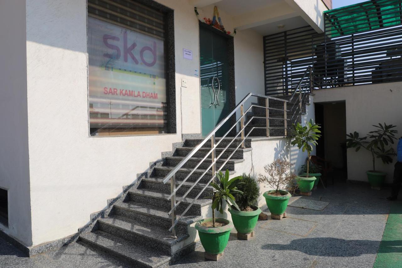 Hotel Sar Kamla Dham Skd Vrindavan Fully Vaccinated Staff Exterior foto
